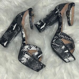 👠 Faux Snake Print Heel 👠
